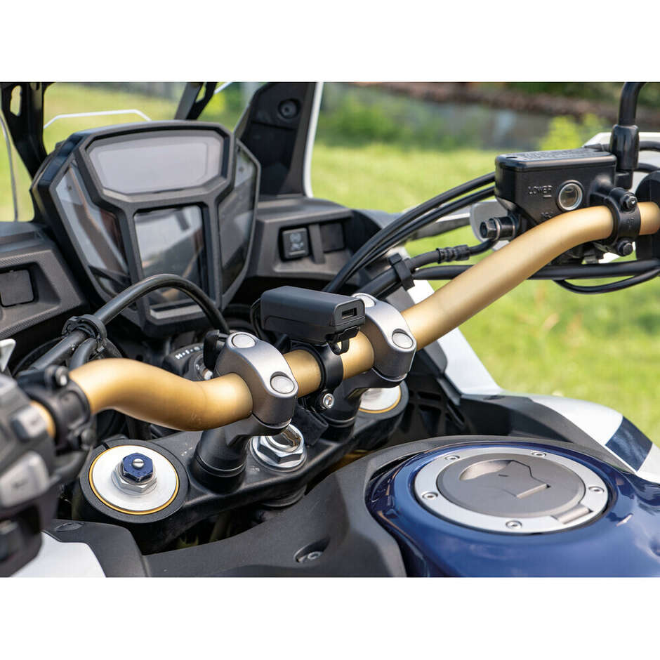 Caricatore USB Lampa TREK X con doppia presa USB (USB A + USB C) resistente alla pioggia