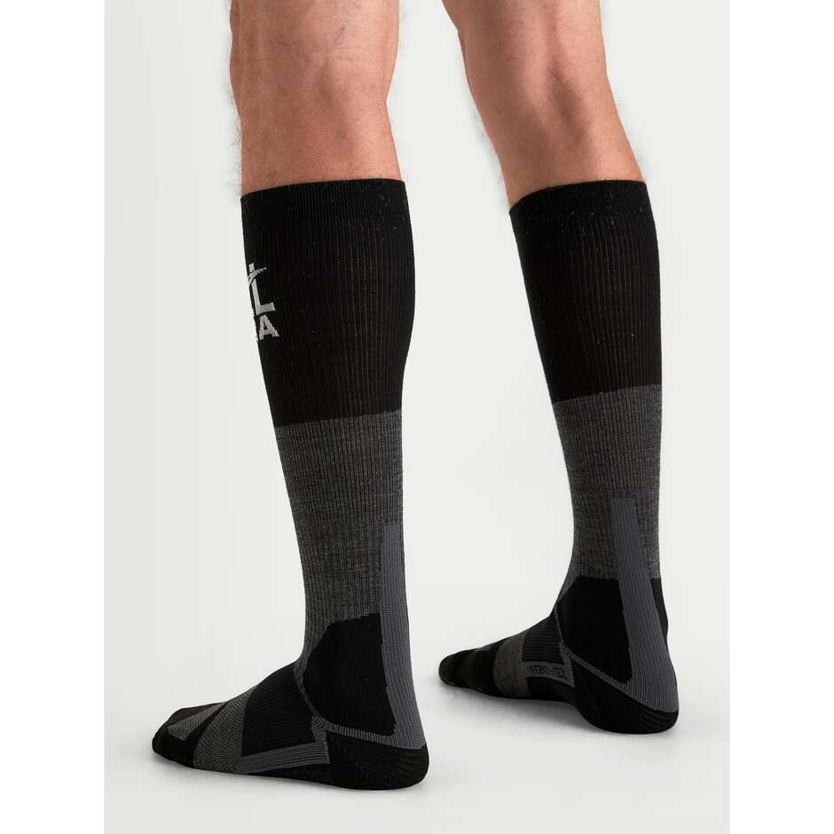 Chaussettes Alpinestars AT 8 en laine mérinos, gris foncé et noires, pour moto