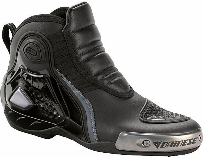 chaussures dainese moto