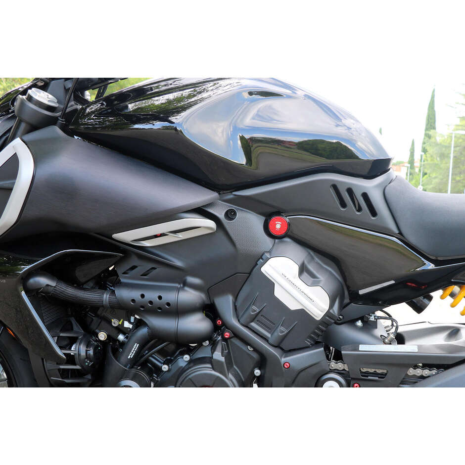 Ducati Diavel V4 CNC Racing TT373 Rote Rahmenkappen