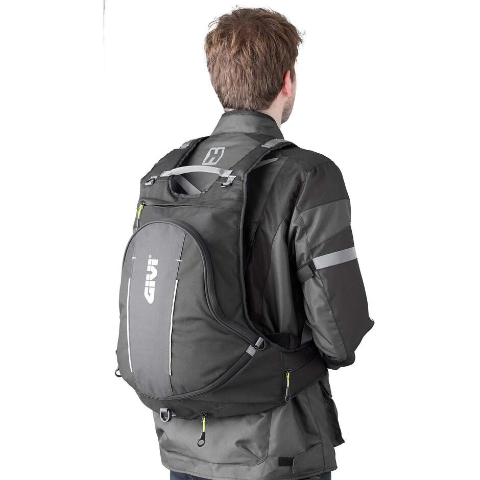 Givi EA104C Extendable Backpack With Helmet Holder