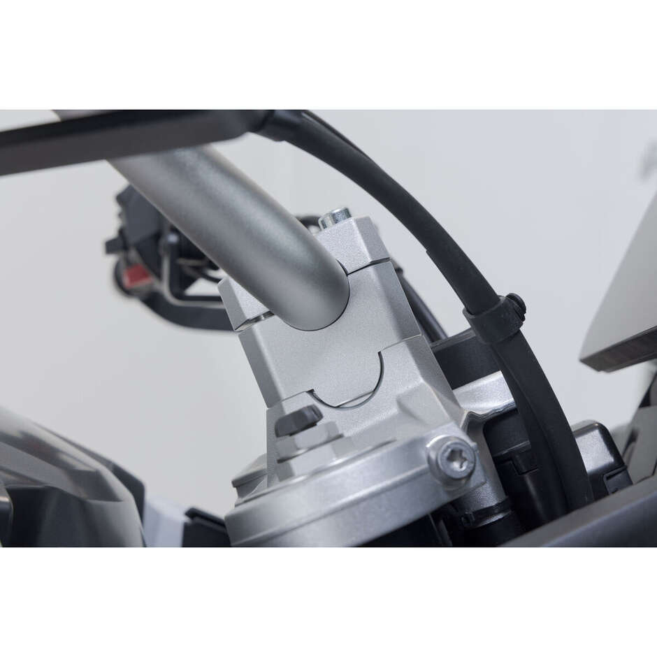 Guidon surélevé 30 mm SW-Motech LEH.07.039.12800/S pour BMW F850GS (18-23) et F850GS Adventure (19-23)