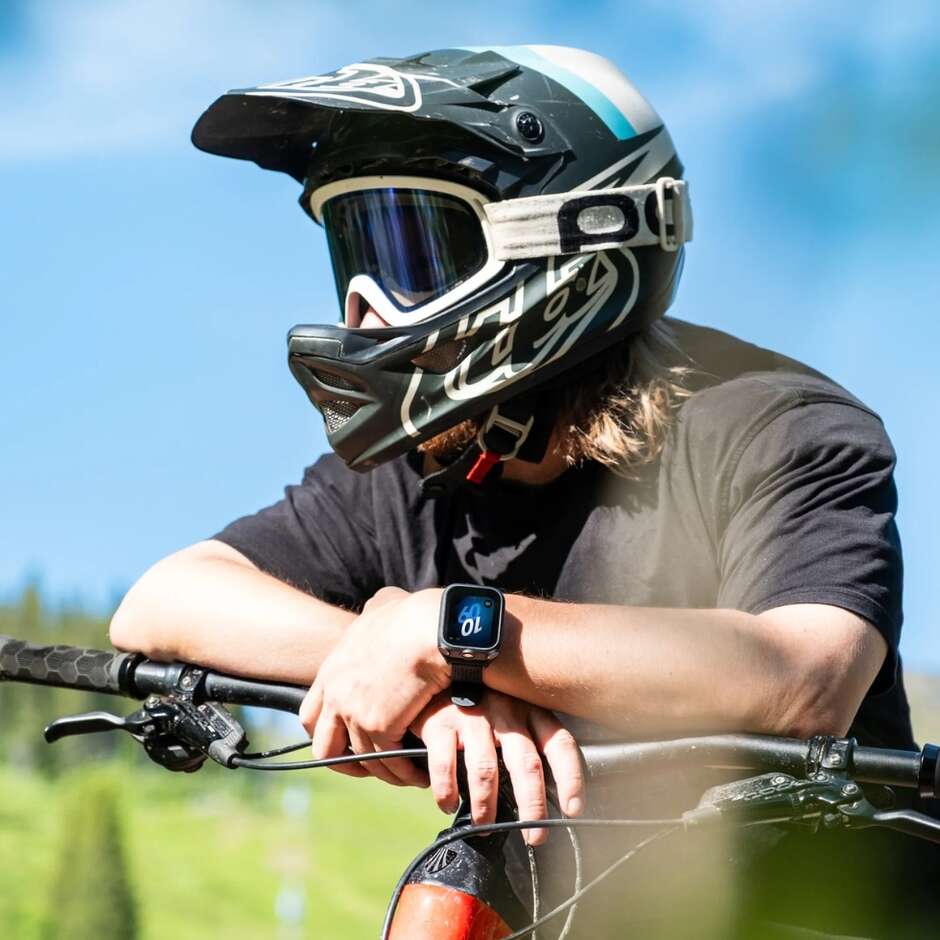 Insta360 Remote Control with GPS Preview and Built-in Microphone