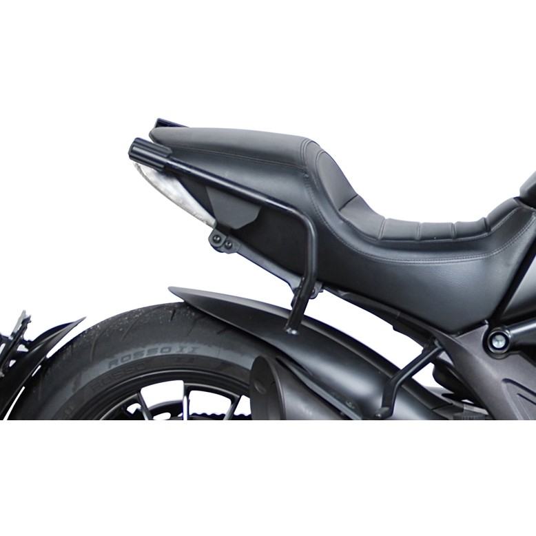 Kit d'assemblage pour valises latérales Shad 3P System Ducati Diavel 1200