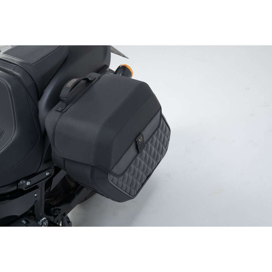 Kit sacoches latérales Legend Gear LH2 + cadre SLH Sw-Motech BC.HTA.18.682.20300 Spécifique pour HARLEY DAVIDSON Softail Fat Bob (17-25)