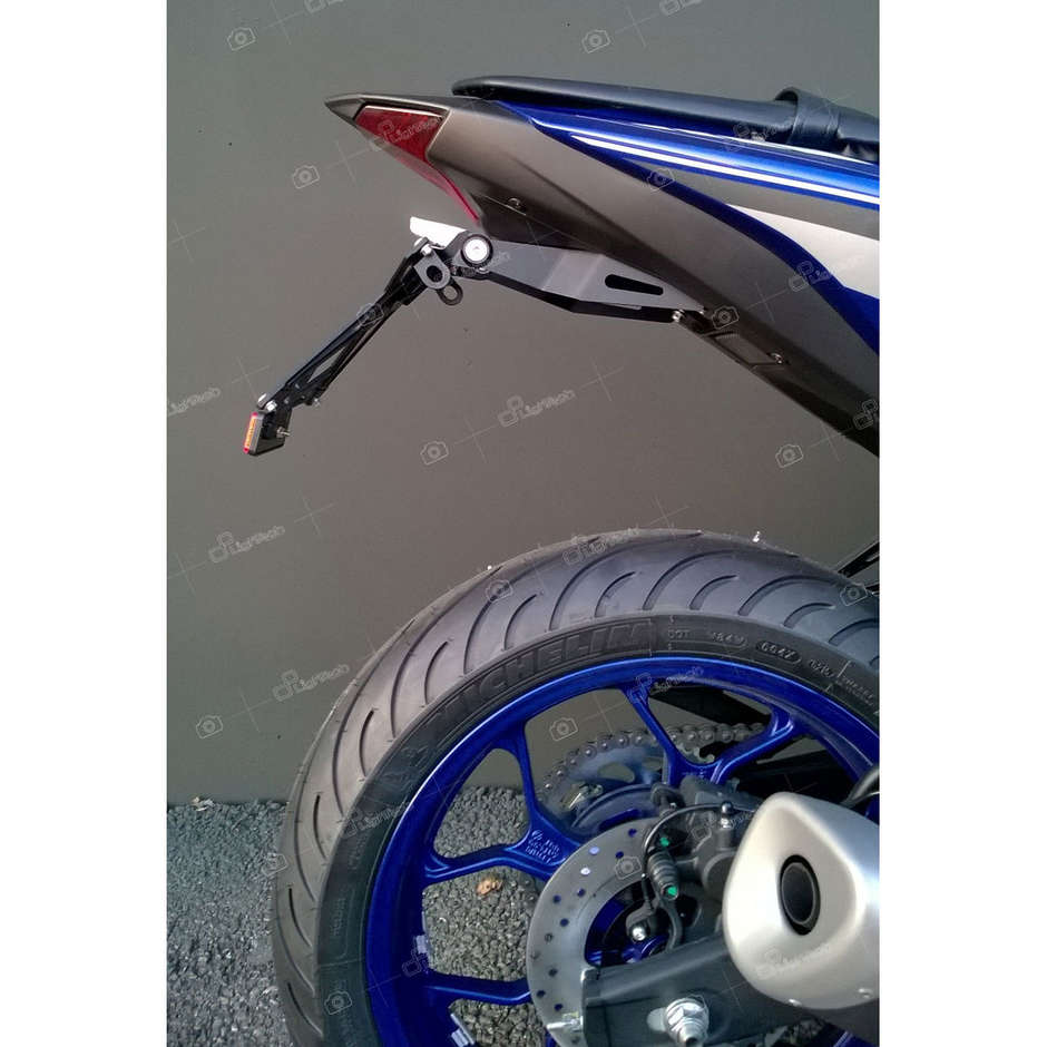 Lightech Adjustable License Plate Kit speziell für Yamaha MT-03 (2015-24)/ R3 (2015-25)