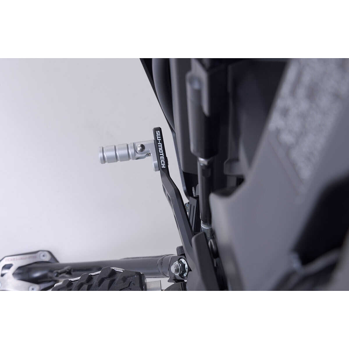 SW-Motech Sturzpad-Kit Für Vorderachse - Schwarz. Suzuki V-Strom 1000 - View #2